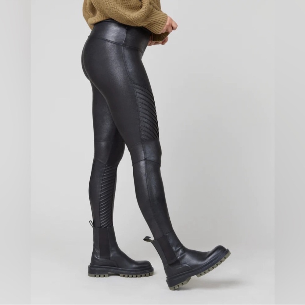 SPANX FAUNS LEATHER MOTO LEGGINGS SZ M.
